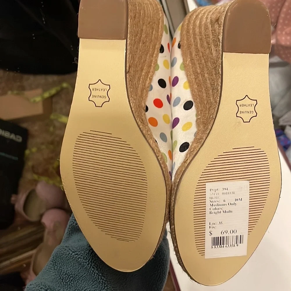 STEVE MADDEN - bright multi Majic polkadot wedges- size 6 - Picture 5 of 5